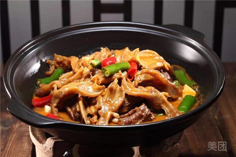 红方肉烩鸭掌图片