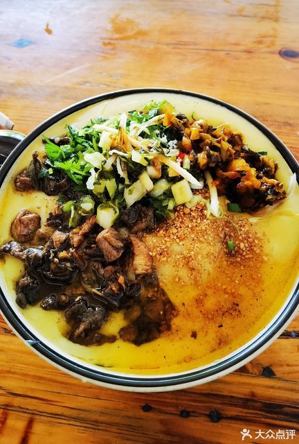 推荐菜:介绍:地址(在哪里):李记稀豆粉位于临沧市临翔区百丽苑2期254