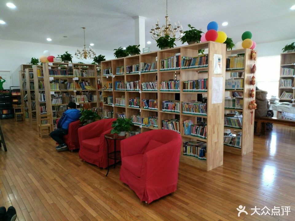 皮卡书屋少儿中英文图书馆图片