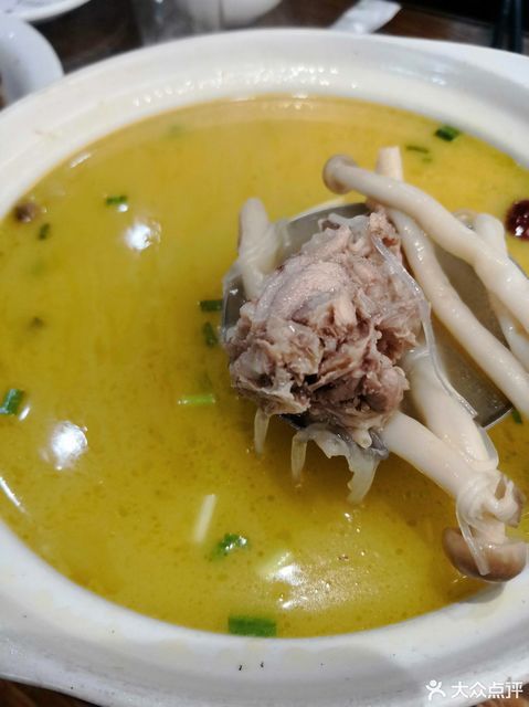 老母鸡粉丝汤图片