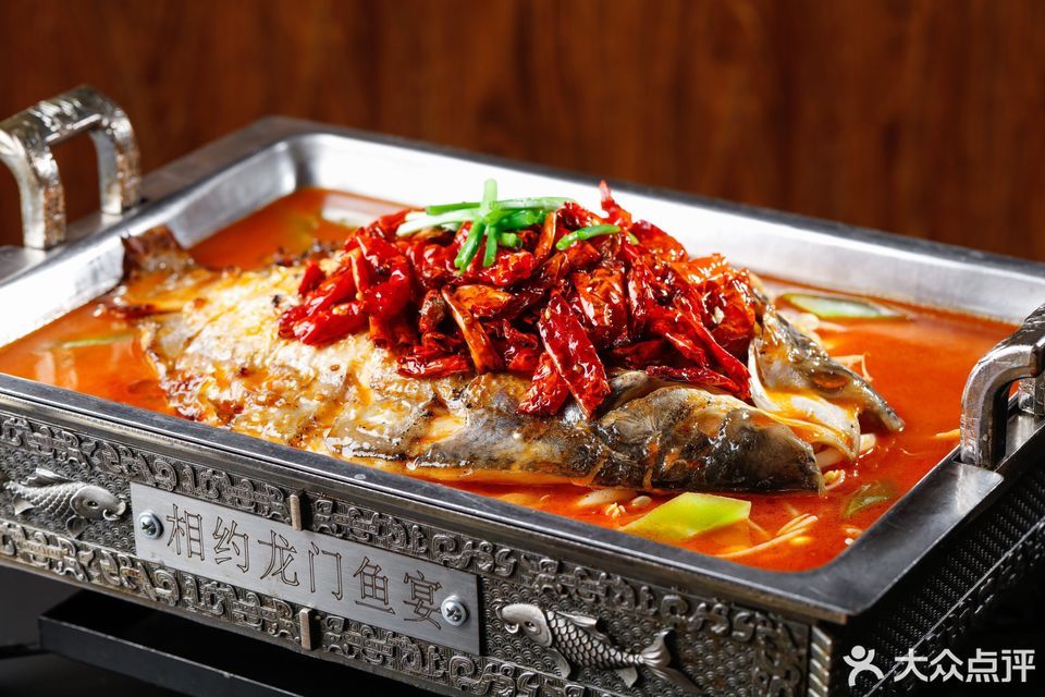 香辣碳烤梭边鱼图片