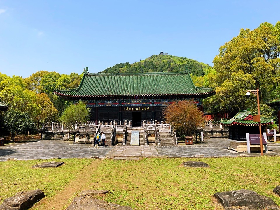 昭王寢位於武漢市江夏區龍泉鄉龍泉山風景區介紹:標籤:景點休閒娛樂