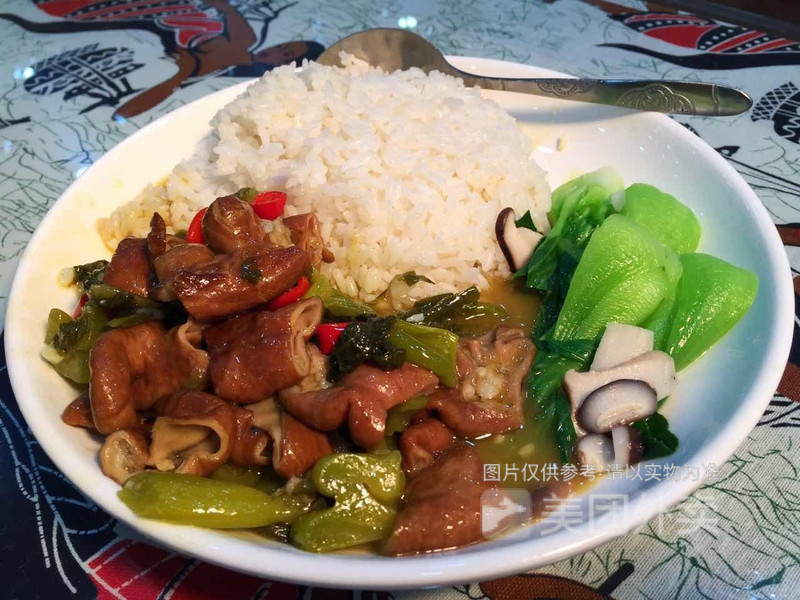 酸菜炒生肠饭图片