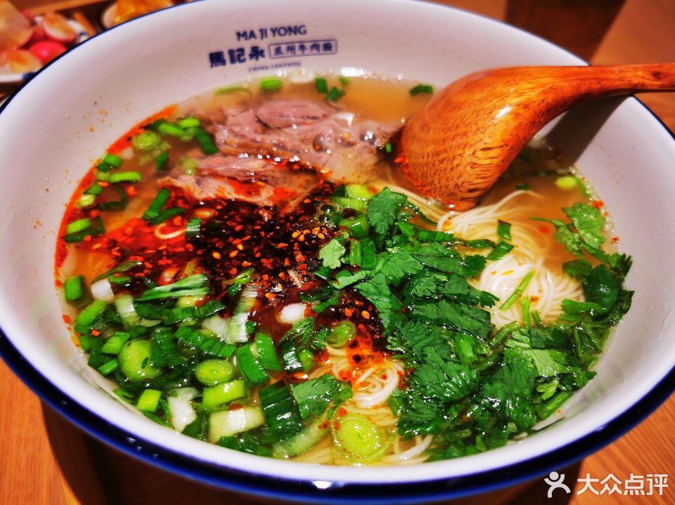 大片牛腱兰州拉面图片