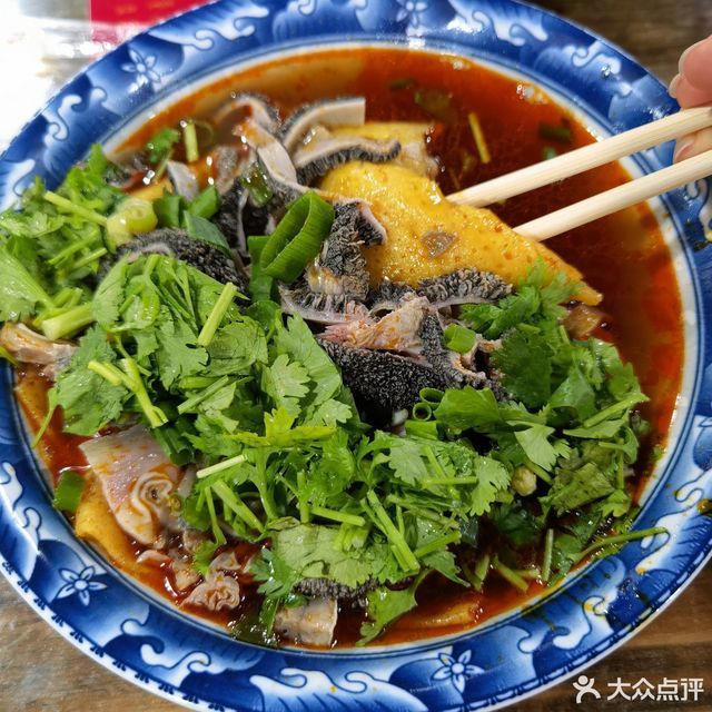 推荐菜:介绍:地址(在哪里):唐尧古镇特色碗肉位于保定市唐县禹王东路