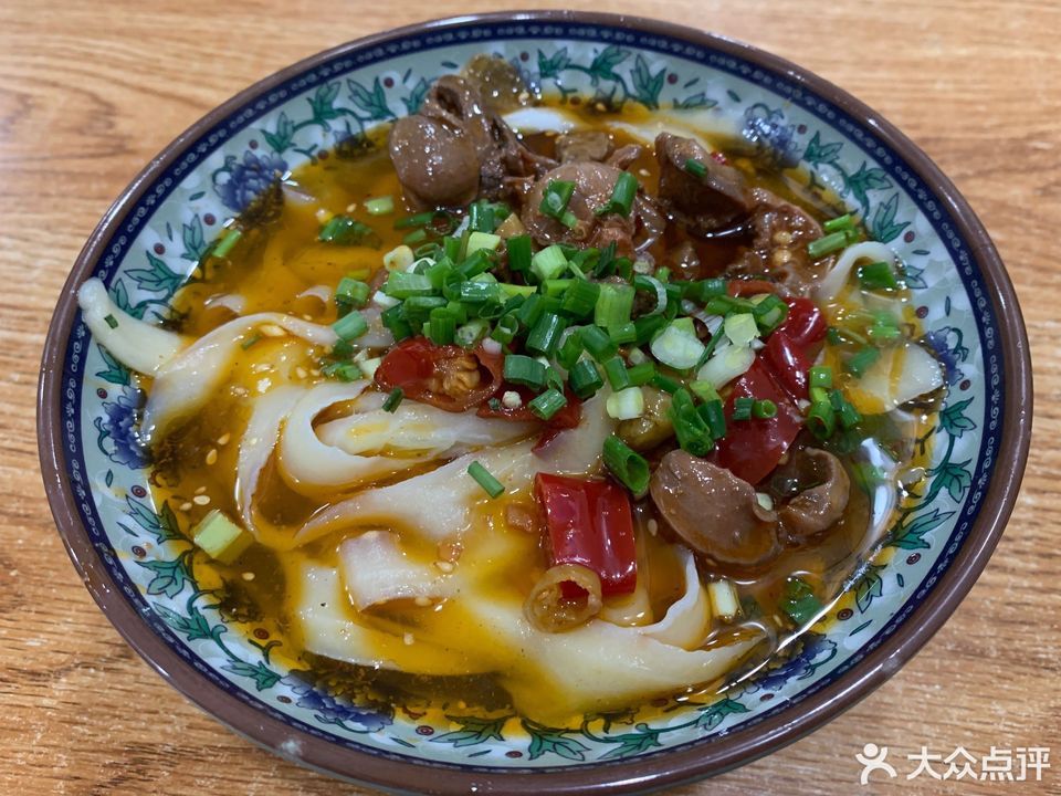 上品牛肉刀削面