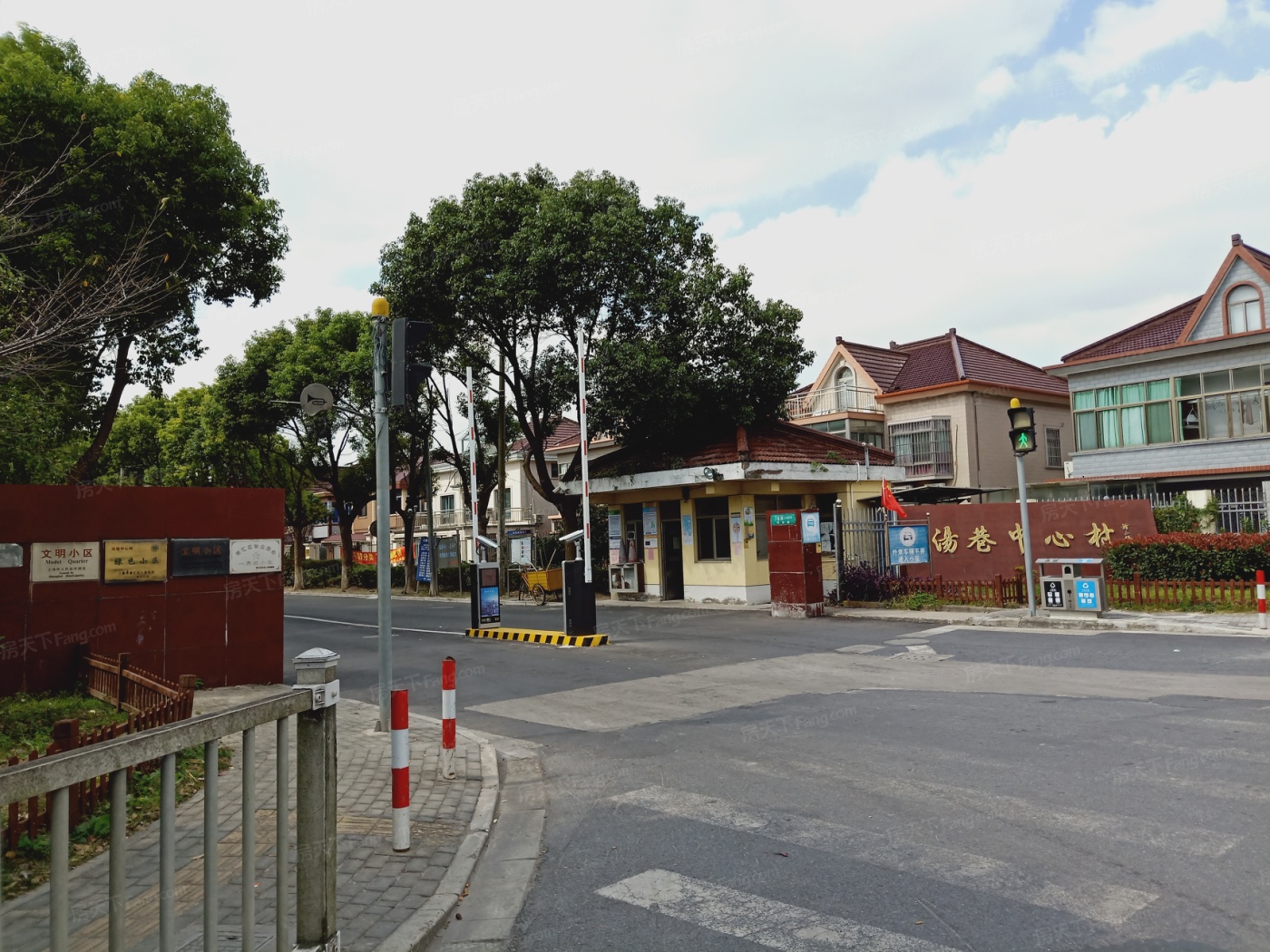 汤巷中心村,康新公路与汤巷中心村路交叉口,上海市浦东新区康桥镇汤巷