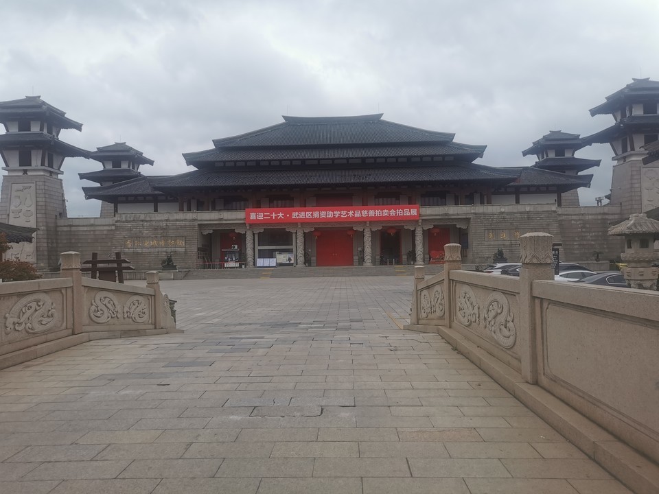 地址(在哪里):武进博物馆位于常州市武进区湖塘镇春秋淹城博物馆介绍