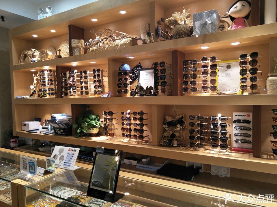 雷朋眼镜专卖店
