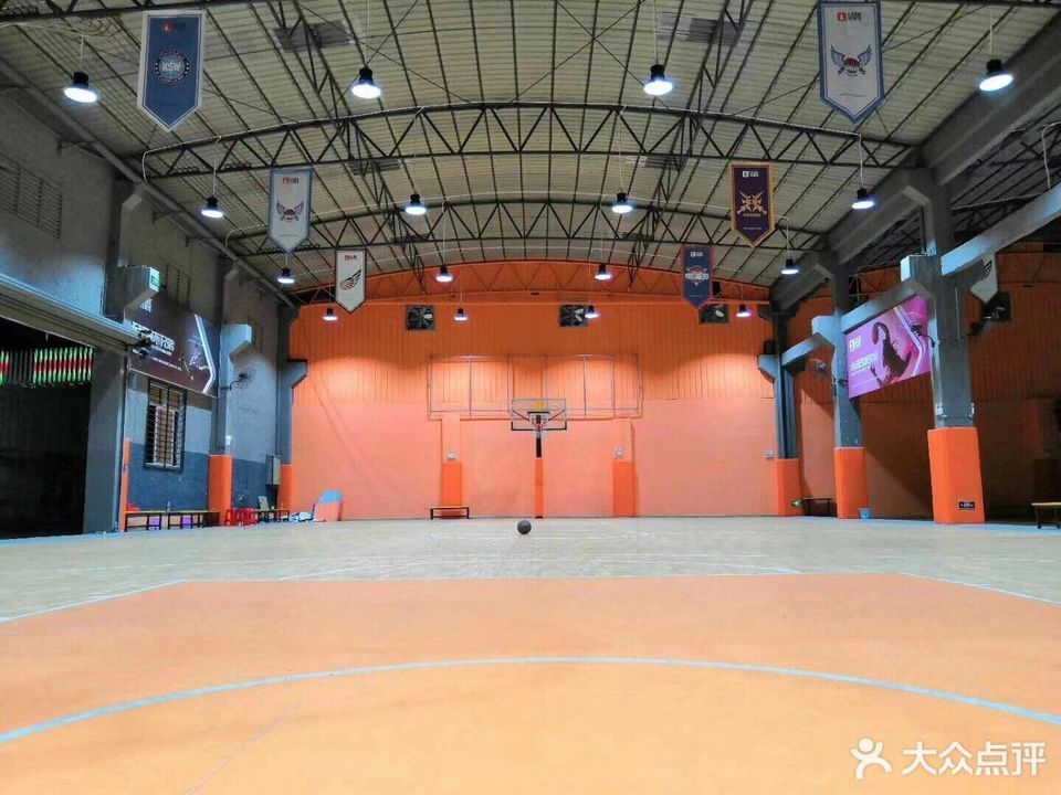我的乐园学校的篮球场