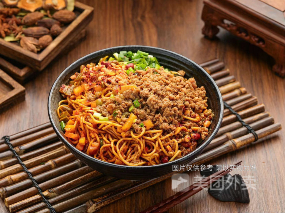 炸酱热干面图片