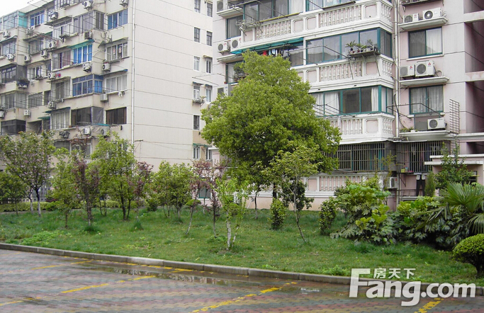 地址(在哪里):国庆新村位于泰州市泰兴市济川南路60号介绍:标签:住宅