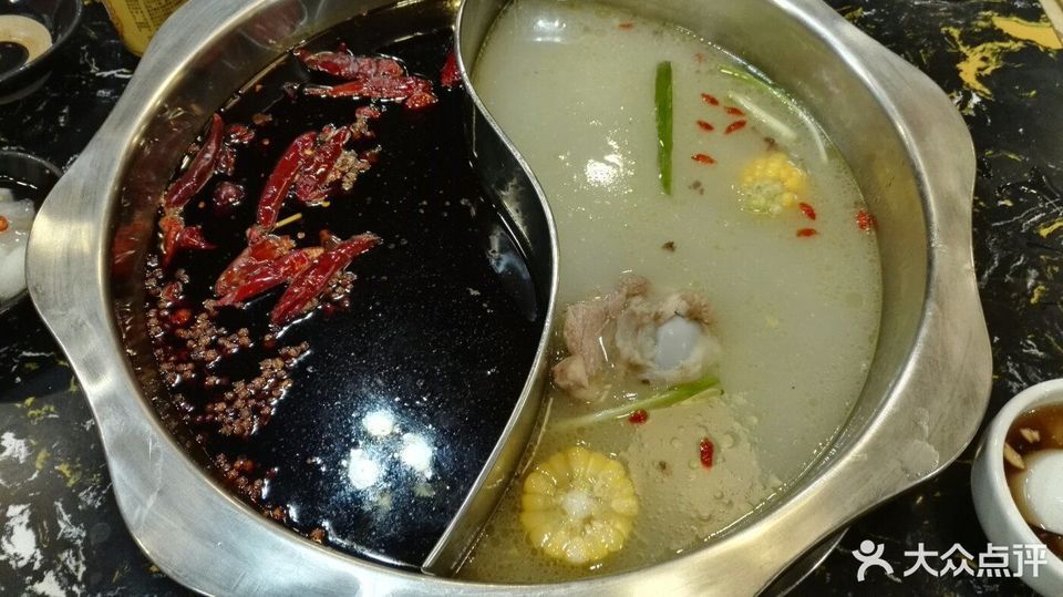 筒子骨鸳鸯锅图片