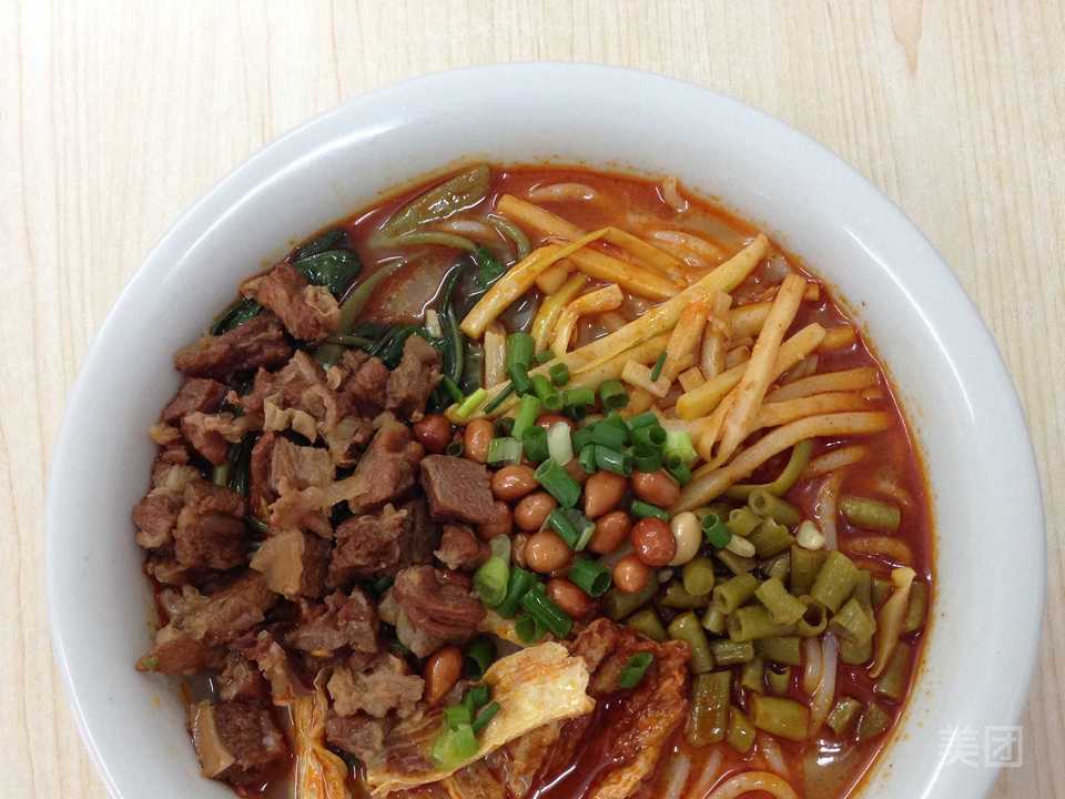 牛腩螺蛳粉图片