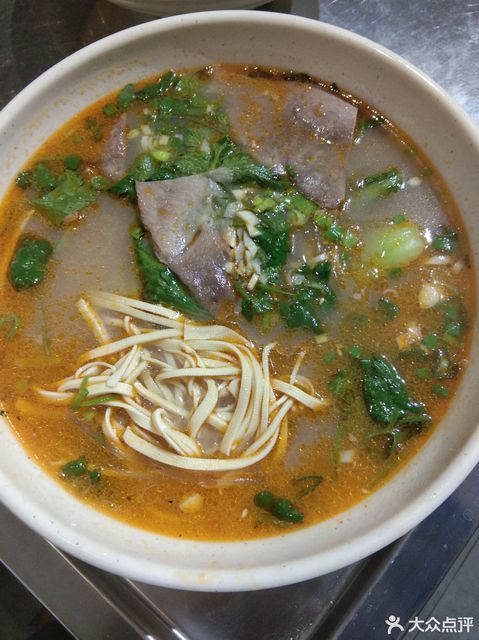 牛肉汤配烧饼图片