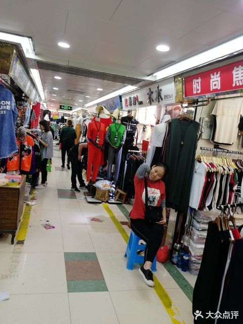 深圳东门服装批发市场图片