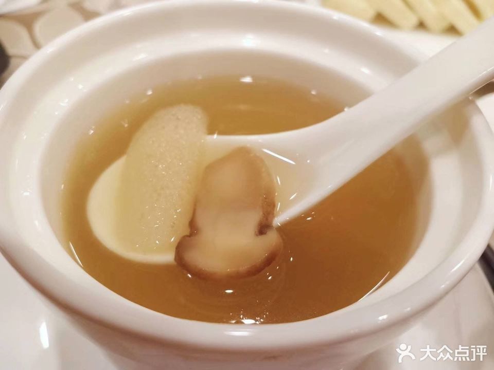 泉水竹荪炖松茸图片