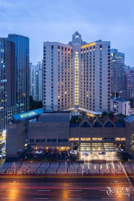 地址(在哪里):锦江建国宾馆(漕溪北路店)位于上海市徐汇区漕溪北路439