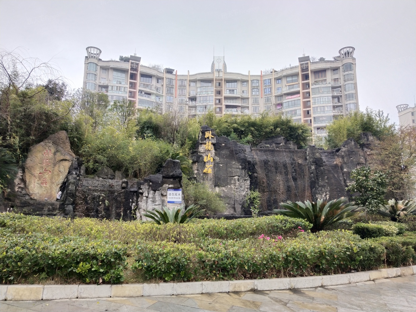 地址(在哪里):卧龙山庄位于贵阳市南明区沙冲南路225号介绍:推荐菜