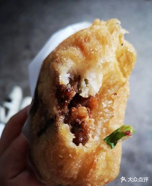 推荐菜:介绍:地址(在哪里):蒋记开开肉糍粑店位于郴州市临武县大武路