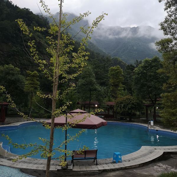 草科神龙温泉渡假村