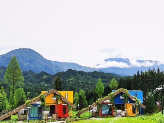 瓦屋山雅女湖