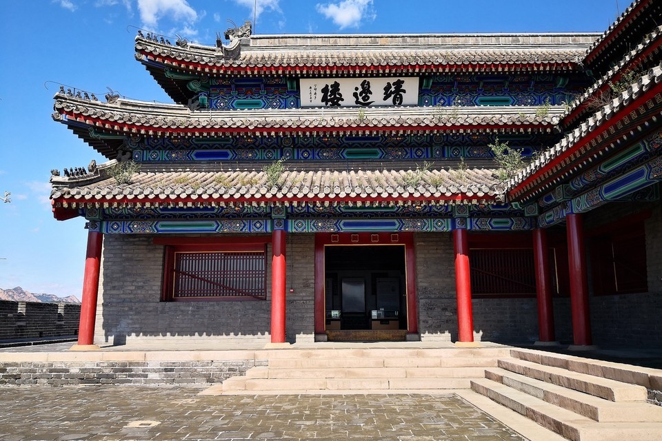 地址(在哪里):靖边楼位于秦皇岛市山海关区南大街5-1号山海关古城内