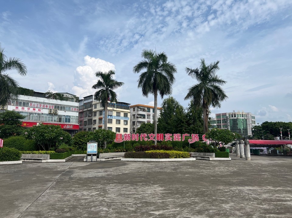 灵山人民广场图片