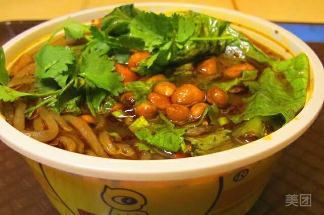 招牌鸡腿酸辣粉图片