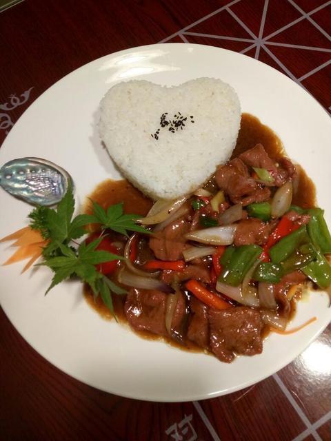 黑椒牛柳烩饭图片