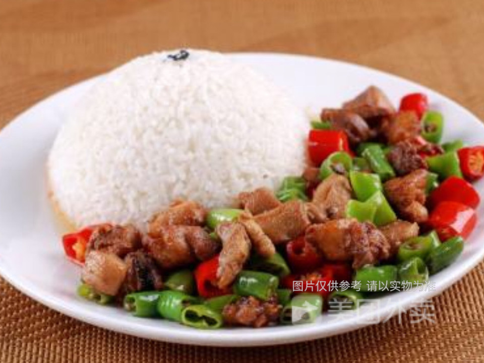青椒肥肠盖浇饭图片