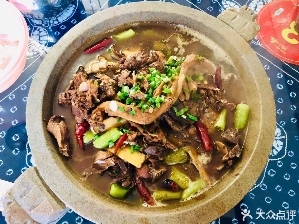 招牌鹅肉火锅图片