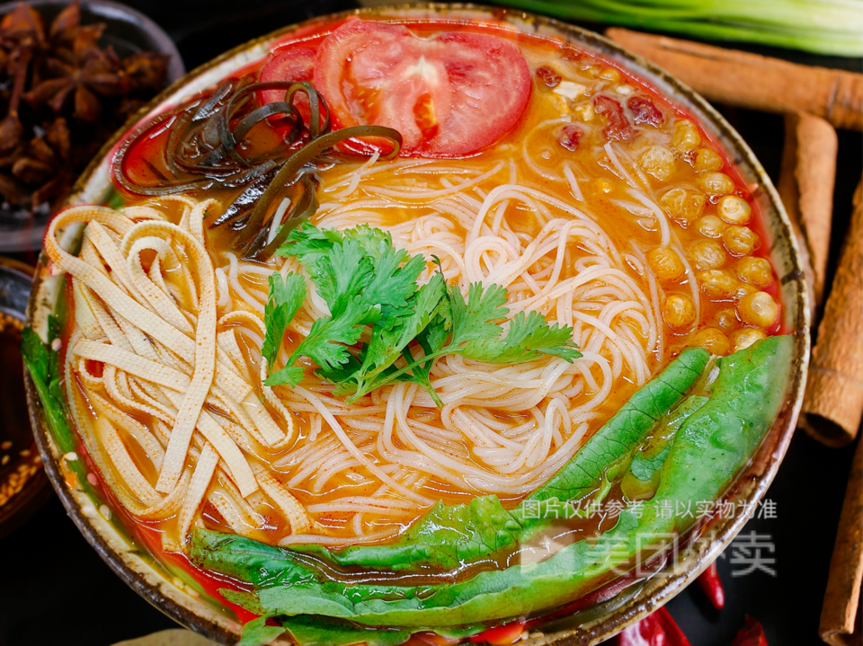番茄浓汤米线图片