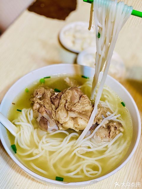 山之巅云南过桥米线图片