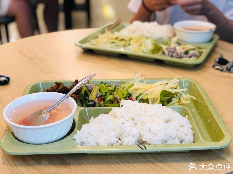 在哪裡,在哪兒):嘉興市南湖區廣益路(近雙溪路)同濟大學學院二食堂