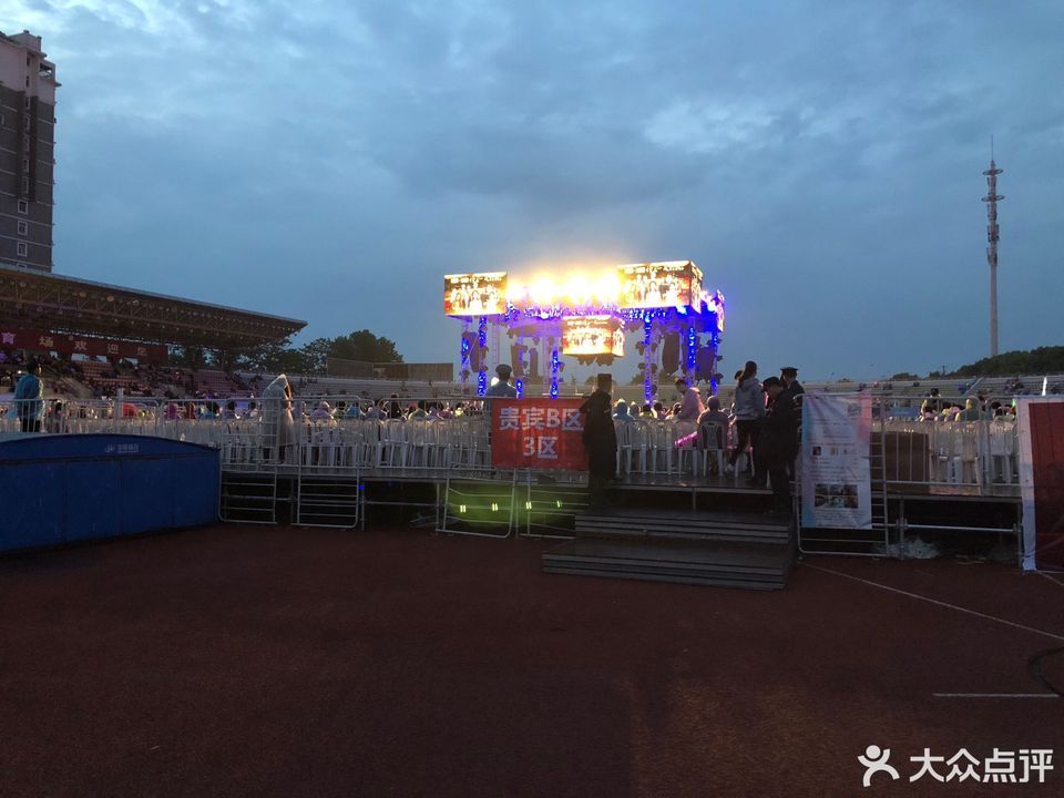 张家港市体育馆图片