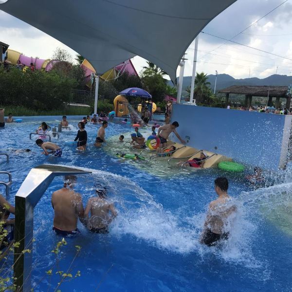 悦龙湾水上乐园