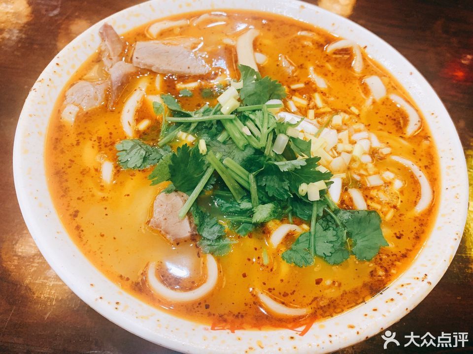 推荐菜:介绍:地址(在哪里):青年路羊肉烩面(商务城店)位于徐州市昆仑