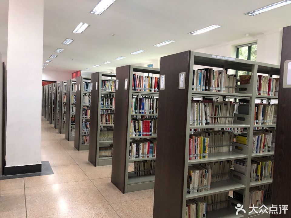 在哪裡,在哪兒):杭州市桐廬縣白雲源路608號電話:杭州圖書館(動漫分館