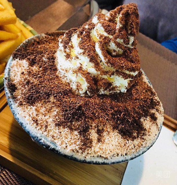 黑巧奥利奥雪花冰图片