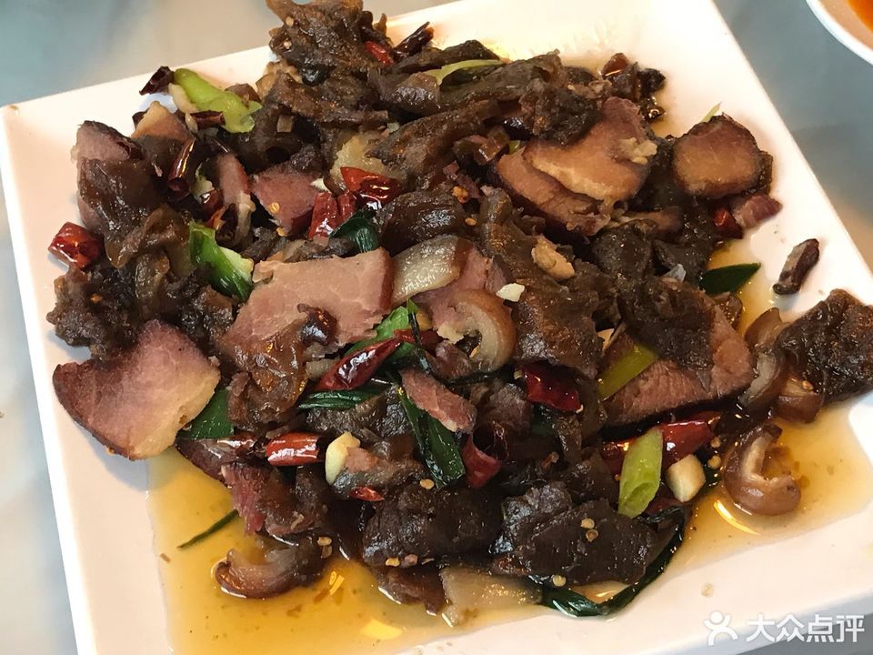 腊肉炒木耳图片