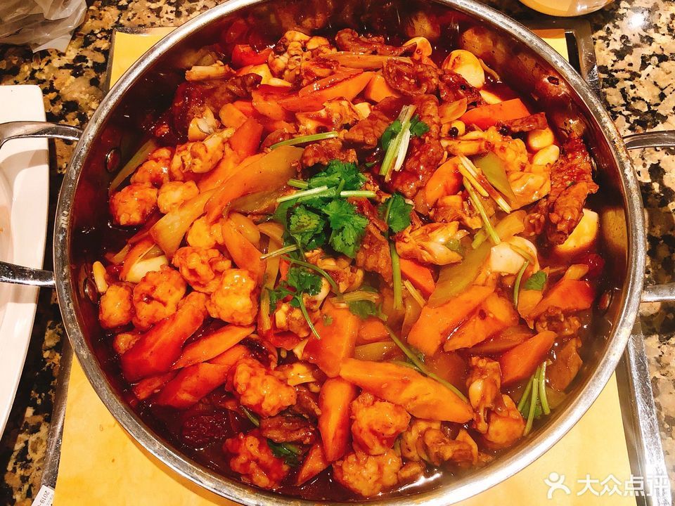 黄记煌三汁焖锅(益阳万达店)位于益阳市赫山区益阳大道东万达广场3013