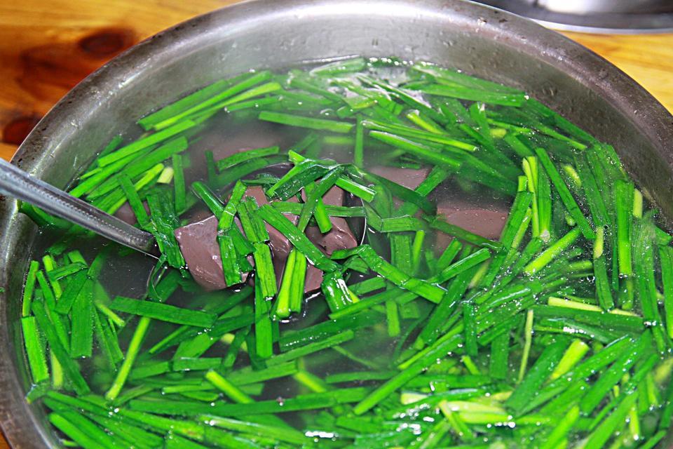 羊红韭菜汤图片