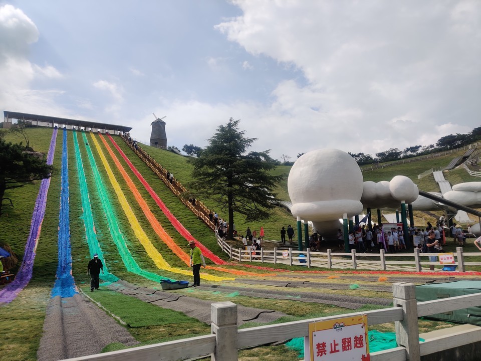 安吉云上草原景区电话