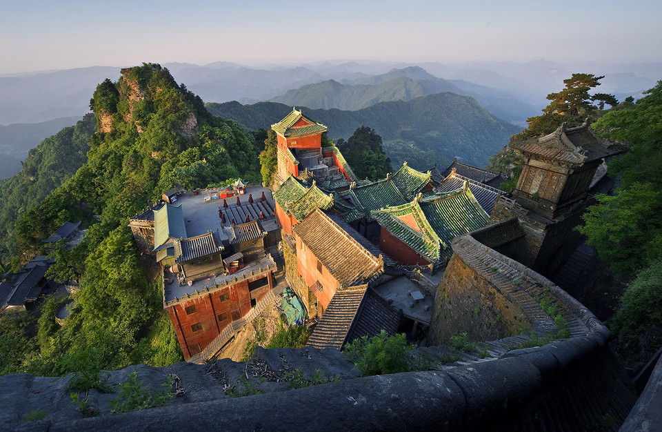 武當山旅遊攻略二日遊包括:武當山風景區,武當山南神道景區,淨樂宮