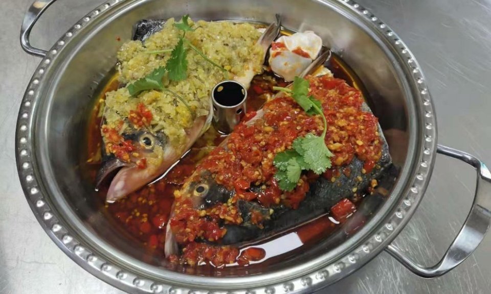 双色汽锅鱼头图片