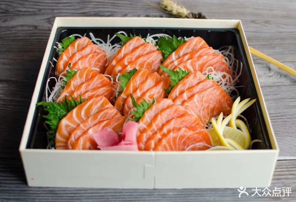 喜鲜酱烧寿司喜鲜法罗三文鱼推荐菜:介绍:地址(在哪里):喜鲜三文鱼