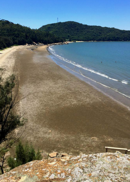 地址(在哪里):金狮湾度假村位于潮州市饶平县082县道介绍:标签:度假村