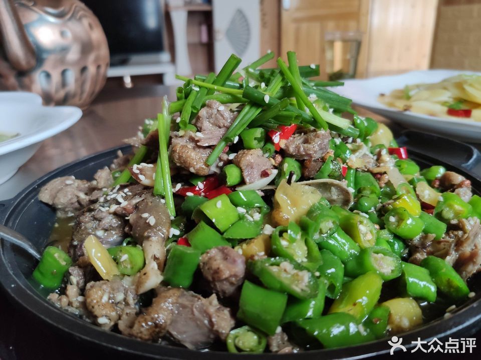 青椒烧麻鸭图片