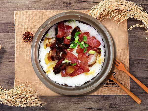 正宗紫砂煲仔饭图片